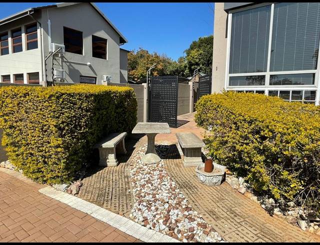 BUSINESS FOR SALE IN ELDORAIGNE